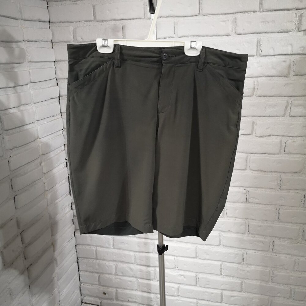 Eddie Bauer Ladies Size 14 Dark Grey Zipper & Button Closure Shorts